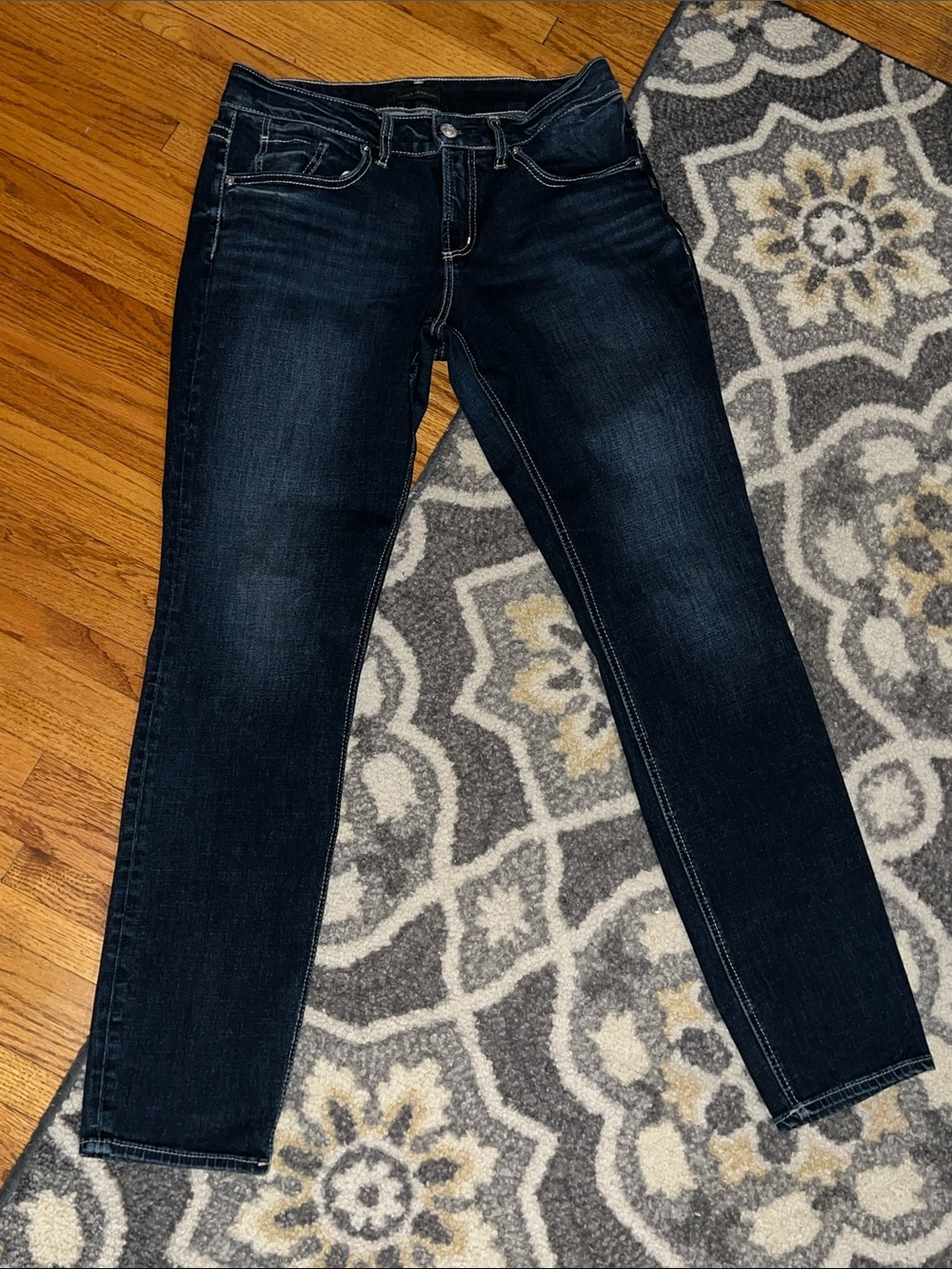 Like New Silver Jeans Boyfriend Women’s Dark Wash Stretch Jeans - Dark Blue